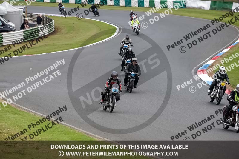 Vintage motorcycle club;eventdigitalimages;mallory park;mallory park trackday photographs;no limits trackdays;peter wileman photography;trackday digital images;trackday photos;vmcc festival 1000 bikes photographs